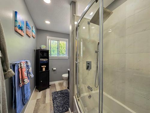 4108 35A Street, Vernon, BC - Indoor Photo Showing Bathroom