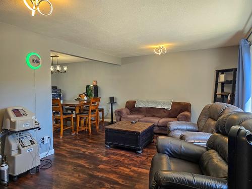 4108 35A Street, Vernon, BC - Indoor Photo Showing Living Room