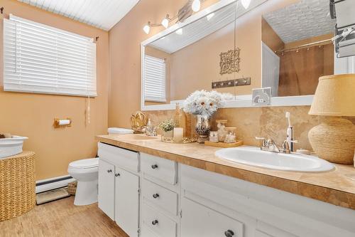 6242 Whinton Crescent, Peachland, BC - Indoor Photo Showing Bathroom