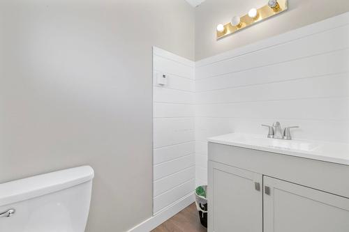 6242 Whinton Crescent, Peachland, BC - Indoor Photo Showing Bathroom