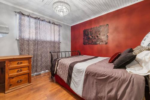 6242 Whinton Crescent, Peachland, BC - Indoor Photo Showing Bedroom