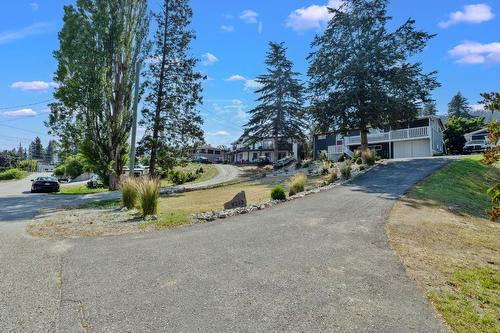 6242 Whinton Crescent, Peachland, BC - Outdoor