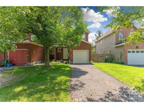 31 Robarts Crescent, Ottawa, ON 