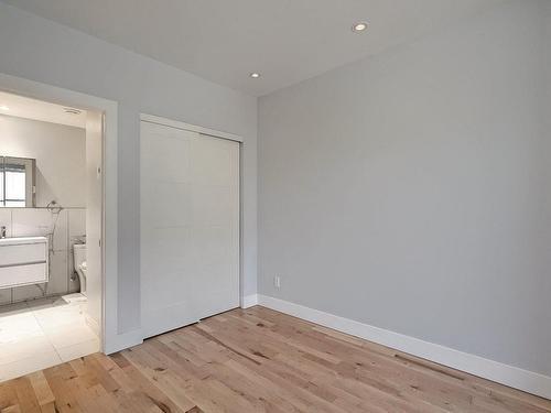 Master bedroom - 3515 Boul. Décarie, Montréal (Côte-Des-Neiges/Notre-Dame-De-Grâce), QC - Indoor Photo Showing Other Room