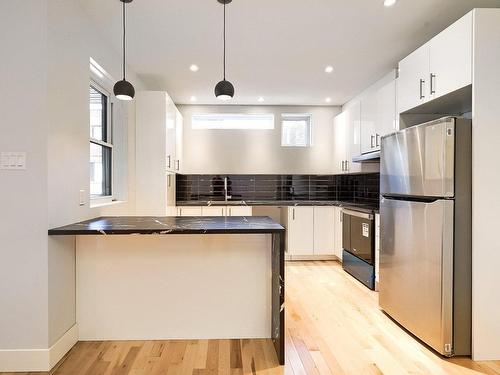 Kitchen - 3515 Boul. Décarie, Montréal (Côte-Des-Neiges/Notre-Dame-De-Grâce), QC - Indoor Photo Showing Kitchen