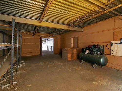 IntÃ©rieur - 4130 Rue Principale, Saint-Félix-De-Valois, QC - Indoor Photo Showing Garage