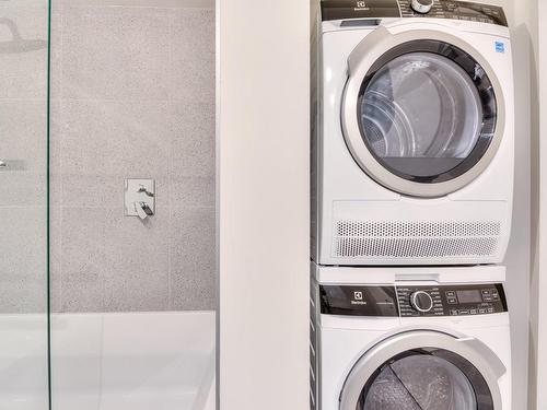 Salle de bains - 1506-360 Rue Mayor, Montréal (Ville-Marie), QC - Indoor Photo Showing Laundry Room