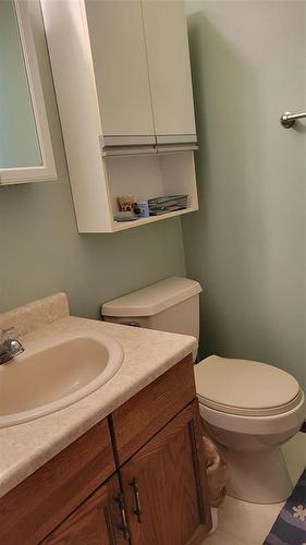 553 Crosstown Avenue, Arborg, MB - Indoor Photo Showing Bathroom