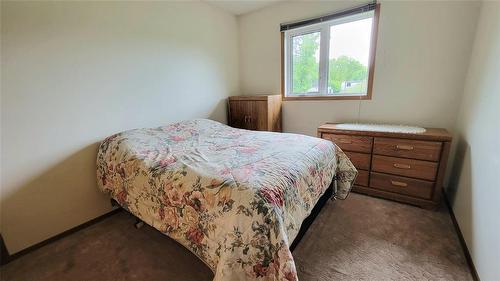 553 Crosstown Avenue, Arborg, MB - Indoor Photo Showing Bedroom