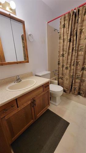 553 Crosstown Avenue, Arborg, MB - Indoor Photo Showing Bathroom