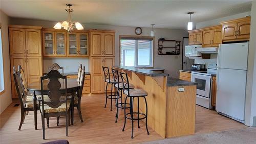 553 Crosstown Avenue, Arborg, MB - Indoor Photo Showing Kitchen