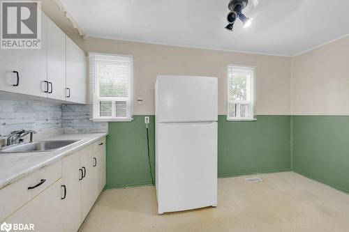 220 Pine Street, Belleville, ON - Indoor Photo Showing Kitchen