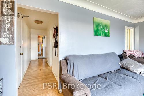 514 Krug Street, Kitchener, ON - Indoor Photo Showing Living Room