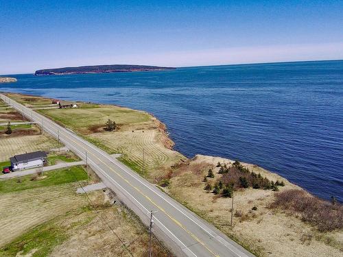 Bord de l'eau - 587 Route 132 O., Percé, QC 