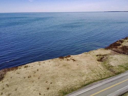 Bord de l'eau - 587 Route 132 O., Percé, QC 