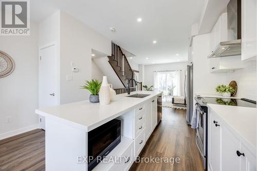 8 Mulhollard Lane, Hamilton (Ancaster), ON - Indoor Photo Showing Kitchen With Upgraded Kitchen