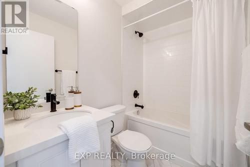 8 Mulhollard Lane, Hamilton (Ancaster), ON - Indoor Photo Showing Bathroom