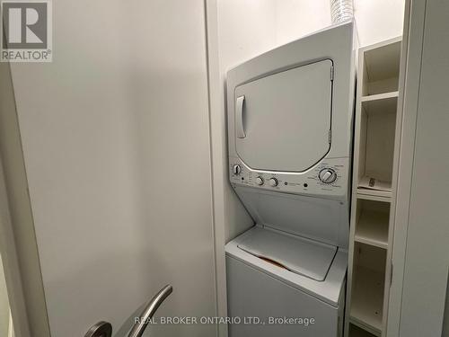 3201 - 20 George Street, Hamilton (Central), ON - Indoor Photo Showing Laundry Room