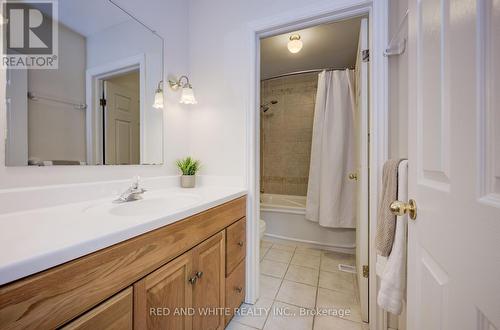 18 Windermere Court, Kitchener, ON - Indoor Photo Showing Bathroom