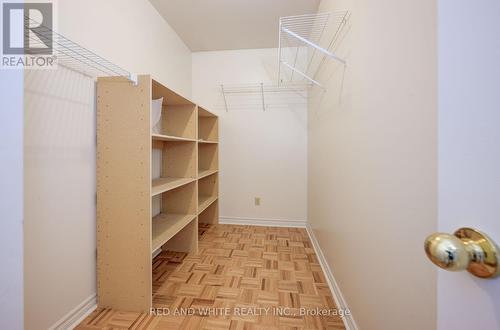 18 Windermere Court, Kitchener, ON - Indoor With Storage