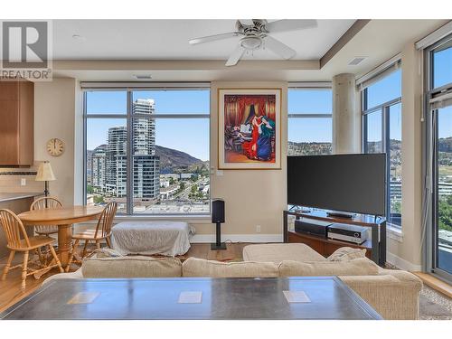 1329 Ellis Street Unit# 1005, Kelowna, BC - Indoor Photo Showing Living Room