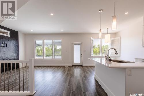 1037 Maplewood Drive, Moose Jaw, SK - Indoor Photo Showing Kitchen With Upgraded Kitchen