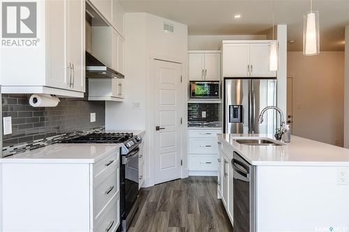 1037 Maplewood Drive, Moose Jaw, SK - Indoor Photo Showing Kitchen With Upgraded Kitchen