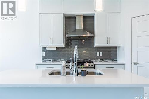 1037 Maplewood Drive, Moose Jaw, SK - Indoor Photo Showing Kitchen With Double Sink With Upgraded Kitchen