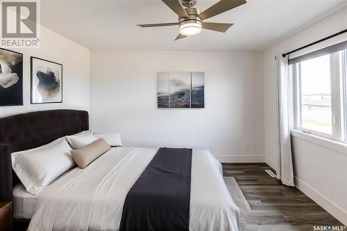 1037 Maplewood Drive, Moose Jaw, SK - Indoor Photo Showing Bedroom