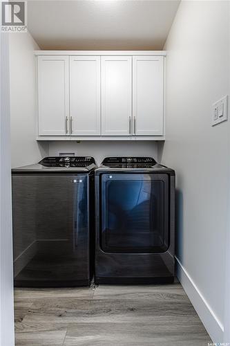 1037 Maplewood Drive, Moose Jaw, SK - Indoor Photo Showing Laundry Room