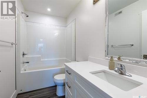 1037 Maplewood Drive, Moose Jaw, SK - Indoor Photo Showing Bathroom