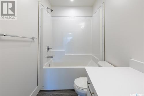 1037 Maplewood Drive, Moose Jaw, SK - Indoor Photo Showing Bathroom