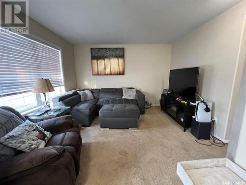 113 350 Maccormack Road, Martensville, SK - Indoor Photo Showing Living Room