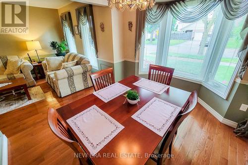 7994 Oakridge Drive, Niagara Falls, ON - Indoor Photo Showing Dining Room