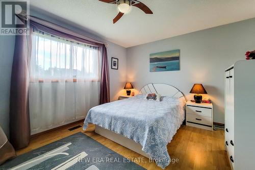 7994 Oakridge Drive, Niagara Falls, ON - Indoor Photo Showing Bedroom