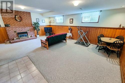 7994 Oakridge Drive, Niagara Falls, ON - Indoor With Fireplace