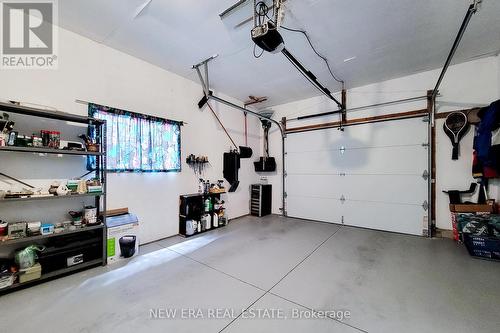 7994 Oakridge Drive, Niagara Falls, ON - Indoor Photo Showing Garage