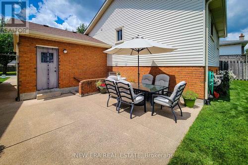 7994 Oakridge Drive, Niagara Falls, ON - Outdoor With Deck Patio Veranda With Exterior