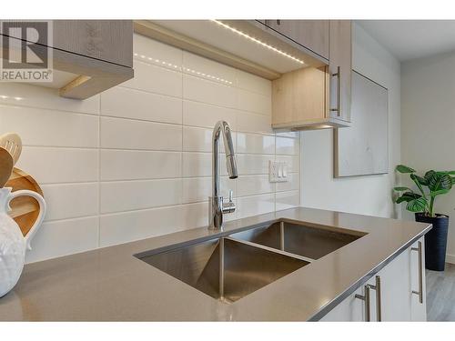 685 Boynton Place Unit# 62, Kelowna, BC - Indoor Photo Showing Kitchen With Double Sink