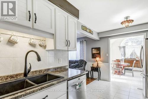 10 Summerfield Avenue, Hamilton (Stoney Creek Mountain), ON - Indoor Photo Showing Kitchen With Double Sink