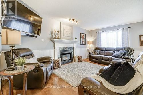 10 Summerfield Avenue, Hamilton (Stoney Creek Mountain), ON - Indoor Photo Showing Living Room With Fireplace