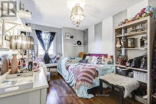 10 Summerfield Avenue, Hamilton (Stoney Creek Mountain), ON - Indoor Photo Showing Bedroom