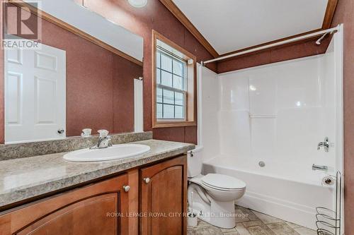 5954 Wellington Road 7, Centre Wellington, ON - Indoor Photo Showing Bathroom