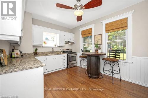 264 Winona Road, Hamilton (Winona), ON - Indoor Photo Showing Kitchen With Upgraded Kitchen