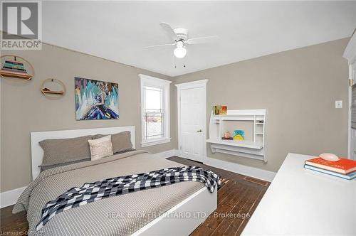 264 Winona Road, Hamilton (Winona), ON - Indoor Photo Showing Bedroom