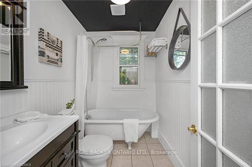 264 Winona Road, Hamilton (Winona), ON - Indoor Photo Showing Bathroom