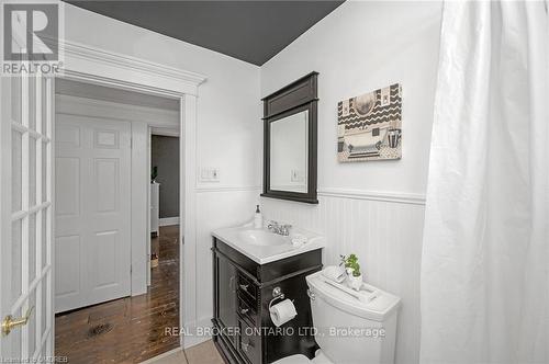 264 Winona Road, Hamilton (Winona), ON - Indoor Photo Showing Bathroom