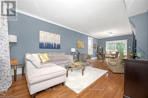 264 Winona Road, Hamilton (Winona), ON - Indoor Photo Showing Living Room