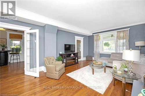 264 Winona Road, Hamilton (Winona), ON - Indoor Photo Showing Living Room