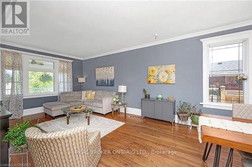 264 Winona Road, Hamilton (Winona), ON - Indoor Photo Showing Living Room